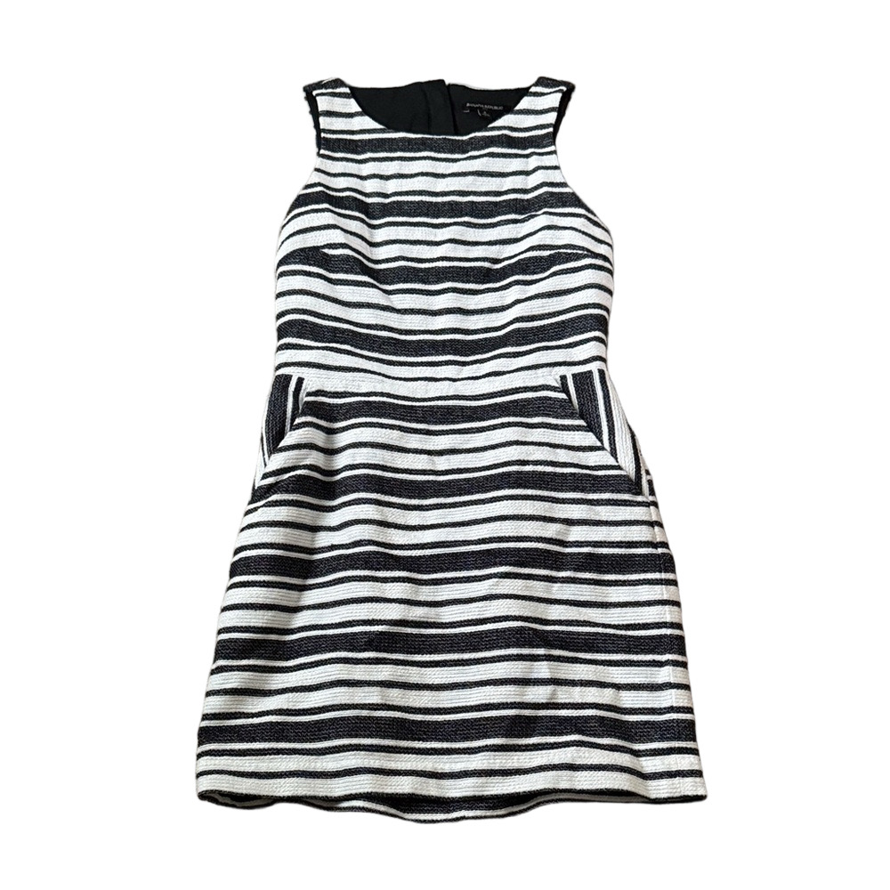 Banana Republic Black White Striped Fit Flare Dress Textured Knit Pockets SIZE 8
